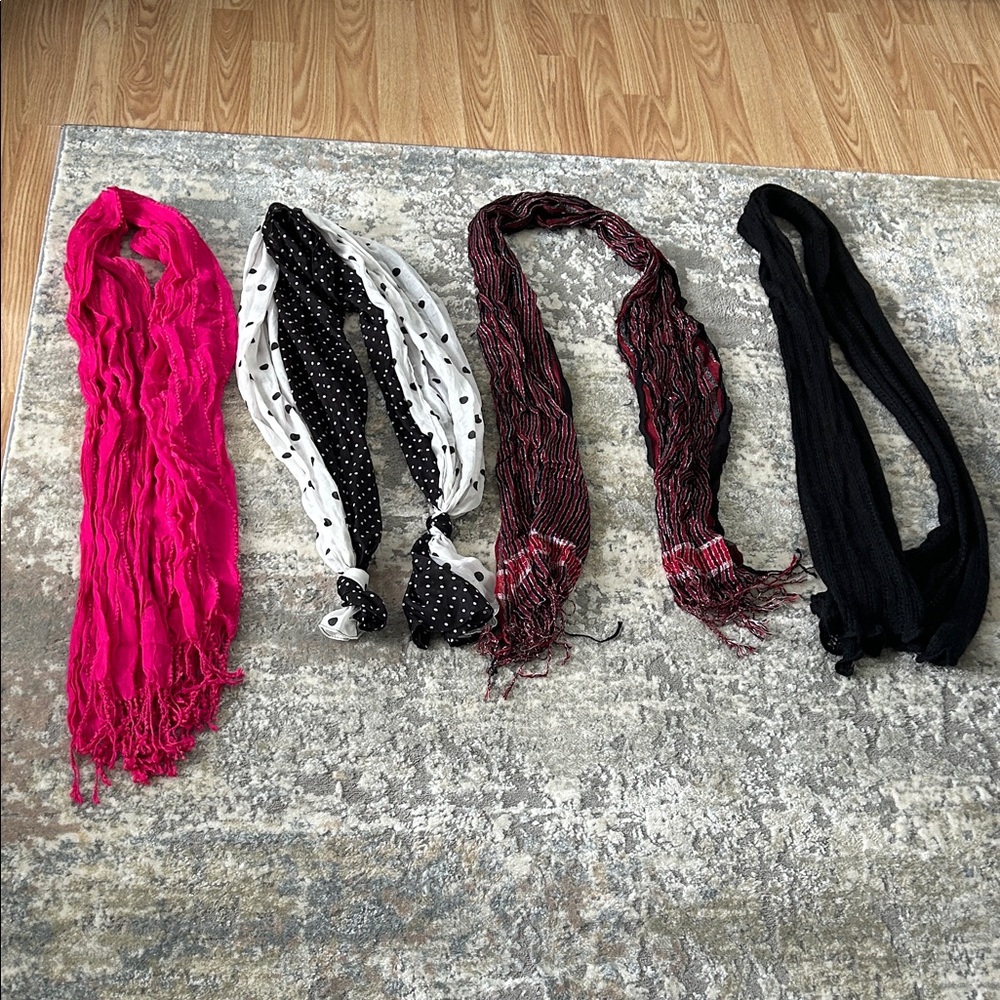 Elegant Women's Scarf Set (4) Vera wang